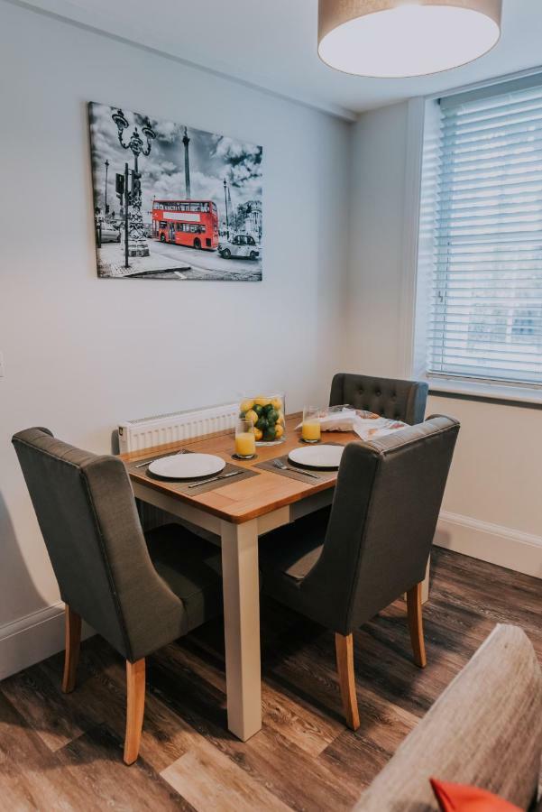 Cavendish House With Secure, Allocated Parking, 2 Mins Walk From Windsor Castle Стая снимка
