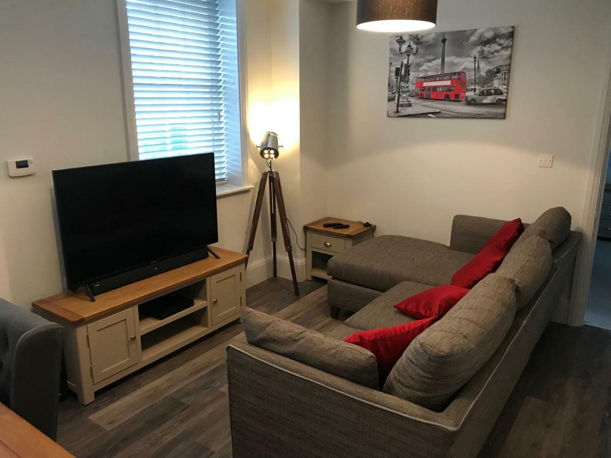 Cavendish House With Secure, Allocated Parking, 2 Mins Walk From Windsor Castle Стая снимка